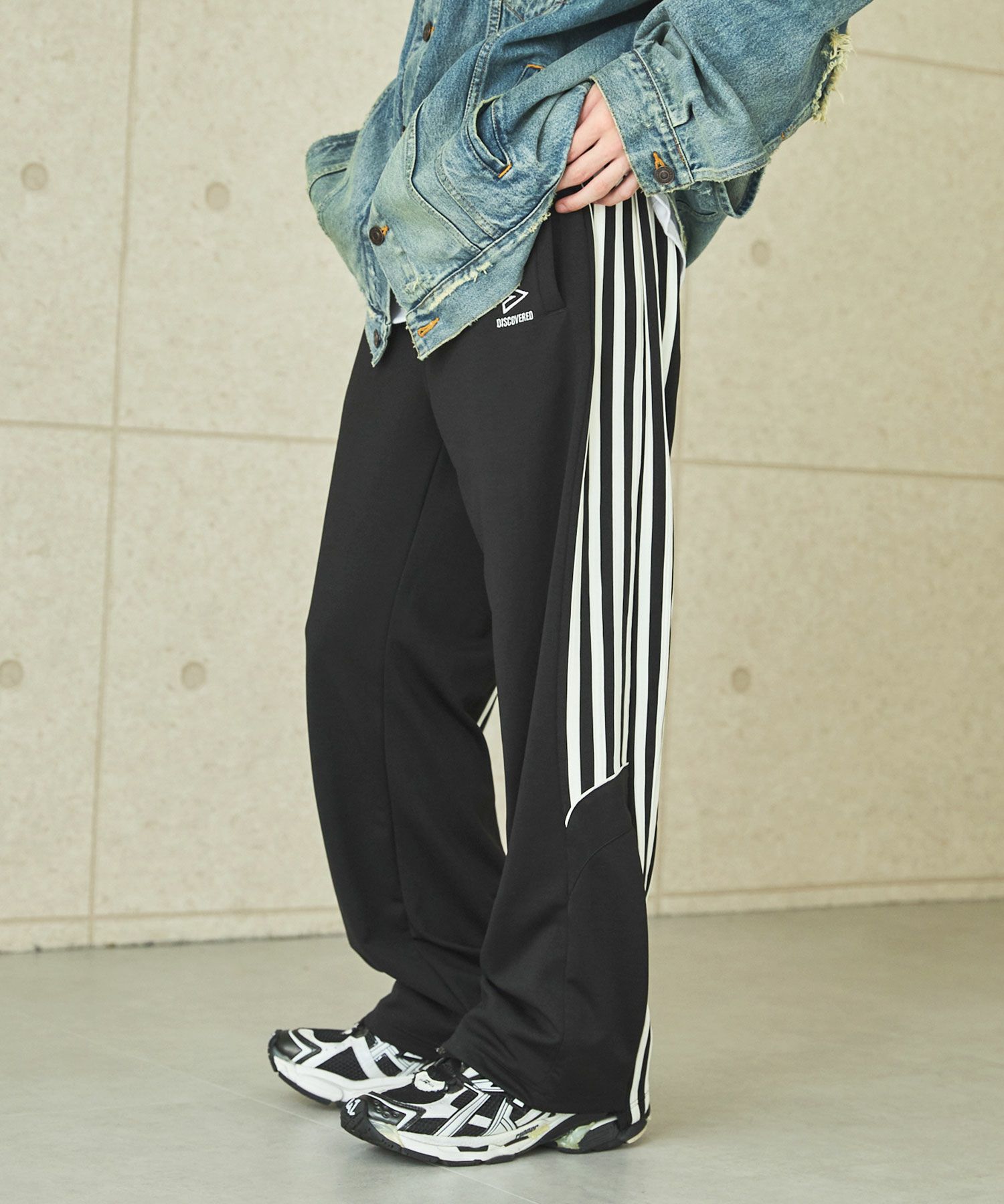 discovered opening actドッキングトラックパンツadidas