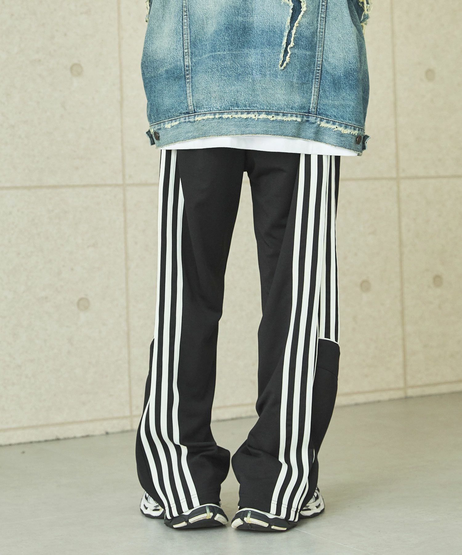 discovered opening actドッキングトラックパンツadidas