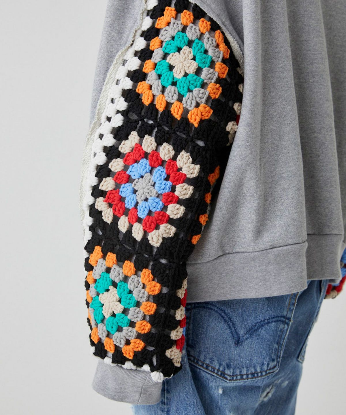 DISCOVERED] CROCHET SLEEVE SWEAT 〓予約販売・2024年1～2月頃お届け