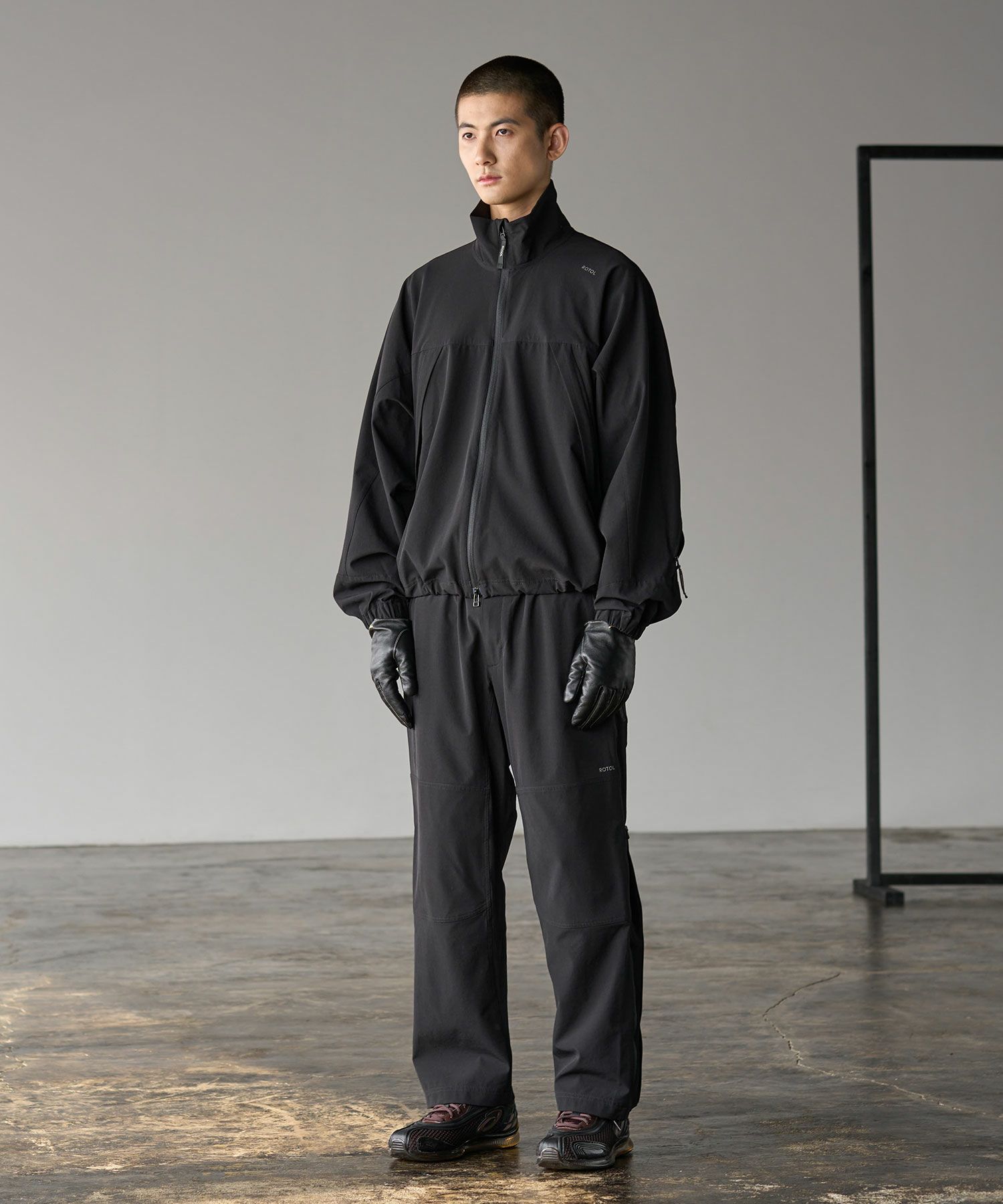 ROTOL]TWIST ZIP TECH TRACK PANTS | OPENING ACT