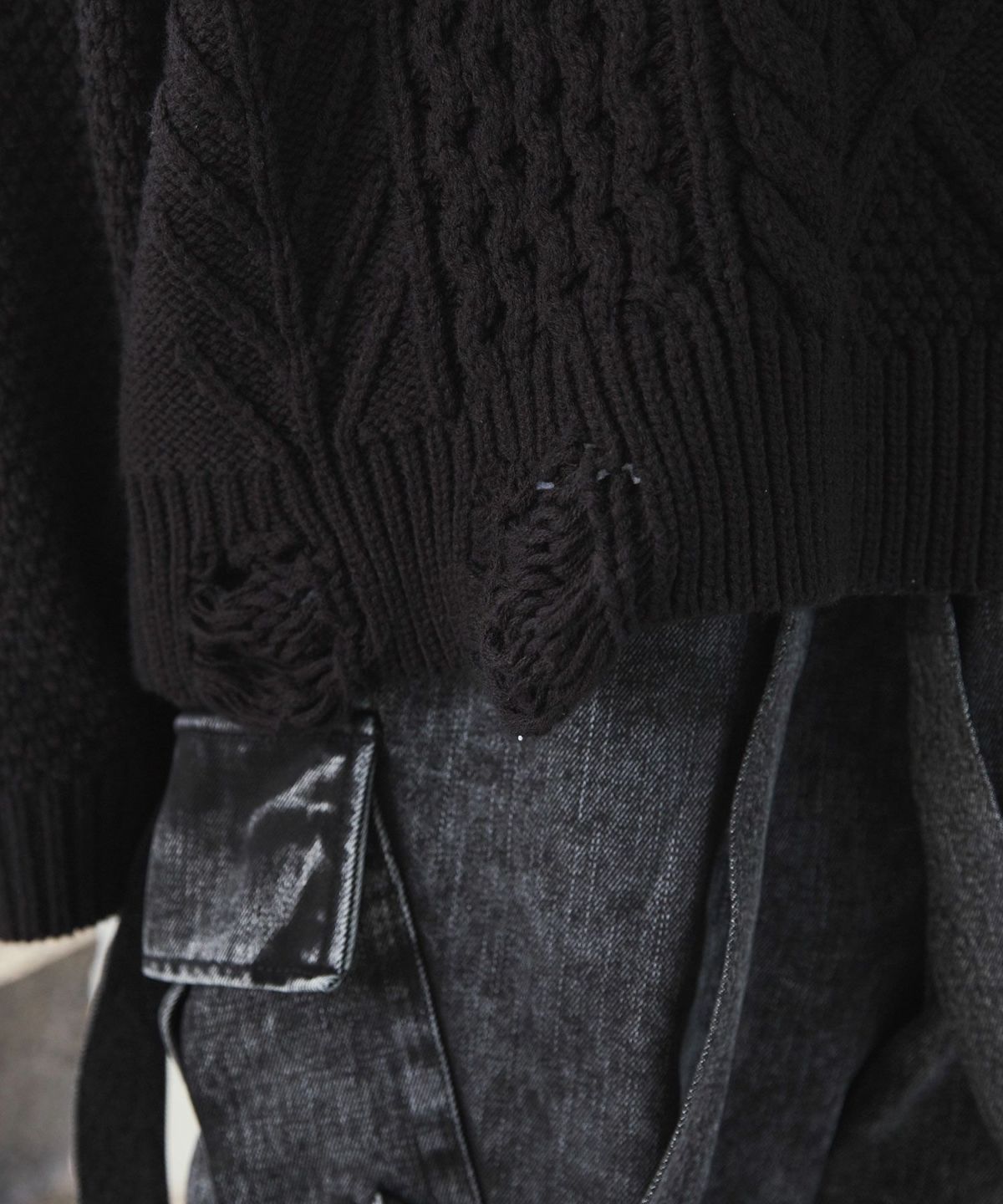 VICTIM × OPENING ACT] Exclusive-DAMEGE CABLE KNIT | OPENING ACT