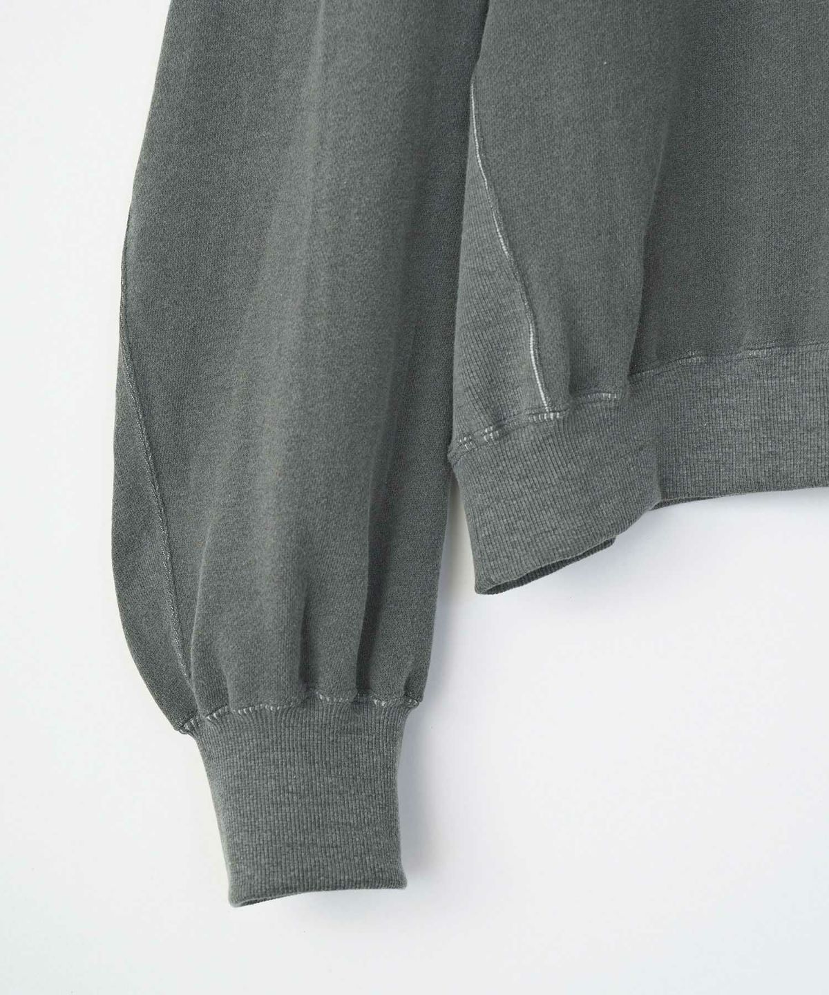 VICTIM] VINTAGE EFFECT SHORT SWEAT 〓予約販売・9月頃お届け