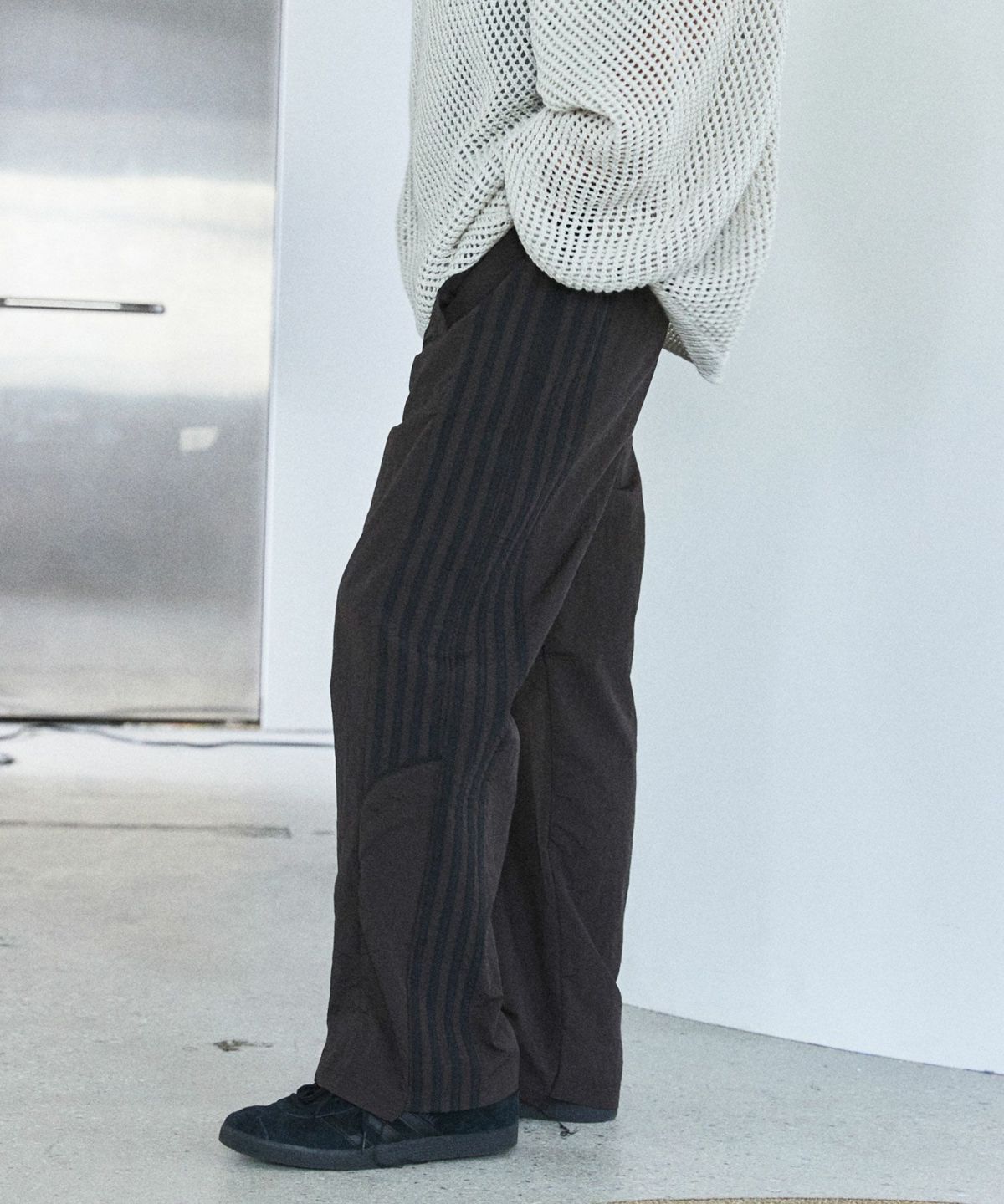 新品　DISCOVERED × OPENING ACT トラックパンツ OPENING ACT] サイドデザインストレートトラックパンツ