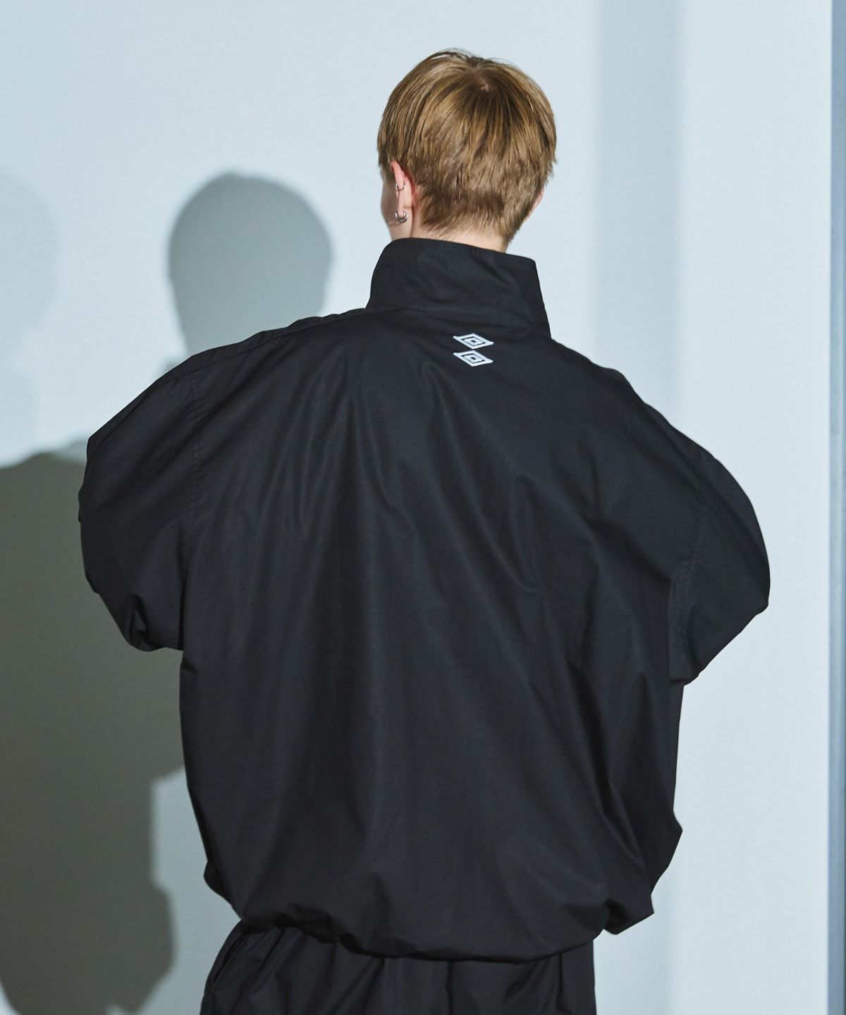 ITZAVIBE IBA23UHD16BK GO  SOCIETY フード集業ブラック IB UMBRO×OPENING ACT] Oversized Tracksuit Jacket 〓予約販売・10