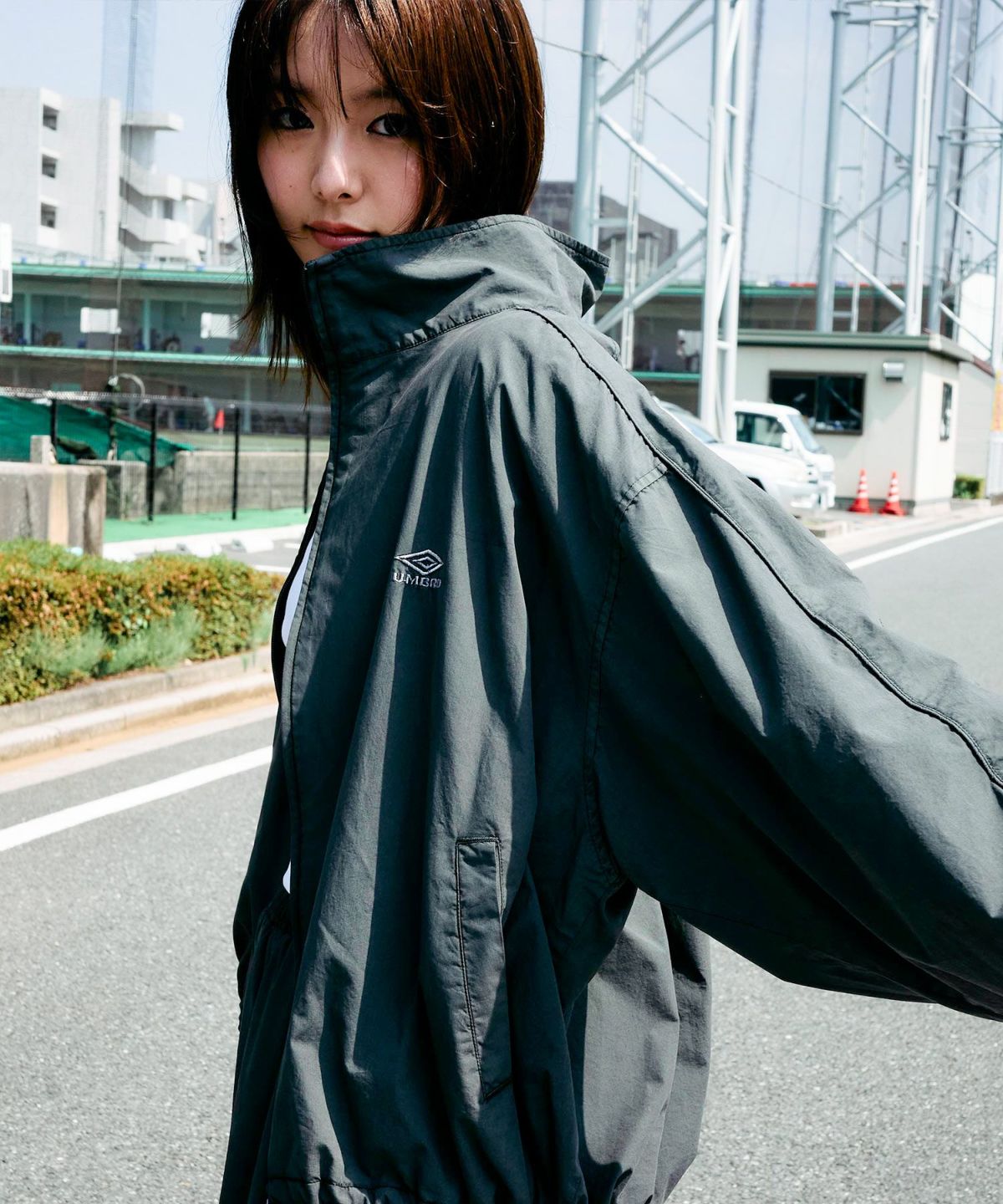 ITZAVIBE IBA23UHD16BK GO  SOCIETY フード集業ブラック IB UMBRO×OPENING ACT] Oversized Tracksuit Jacket 〓予約販売・10