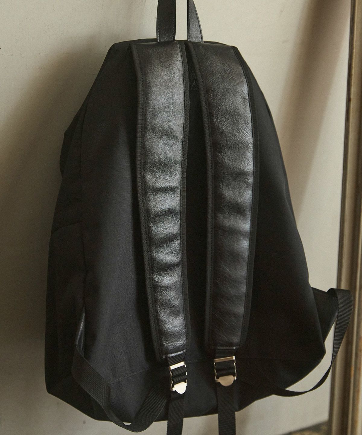 OPENING ACT] MADE in JAPAN レザーパーツシンプルバックパック